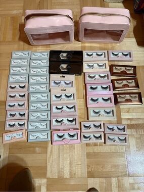 House of Lashes Lot of 39 Lashes and 2 Makeup Bags